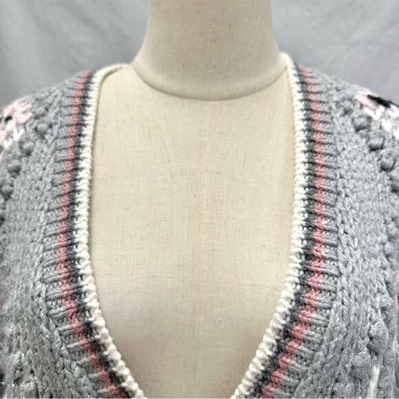 Koret cottagecore gray knit pom pom semi cropped cardigan sweater Size Petite - Picture 12 of 16